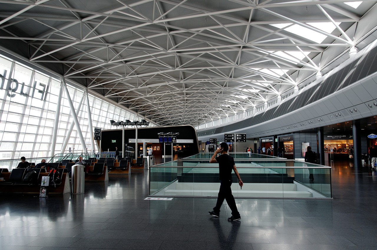 Najlepsze lotniska dla miłośników technologii – jakie innowacje zastosowane są na lotniskach?