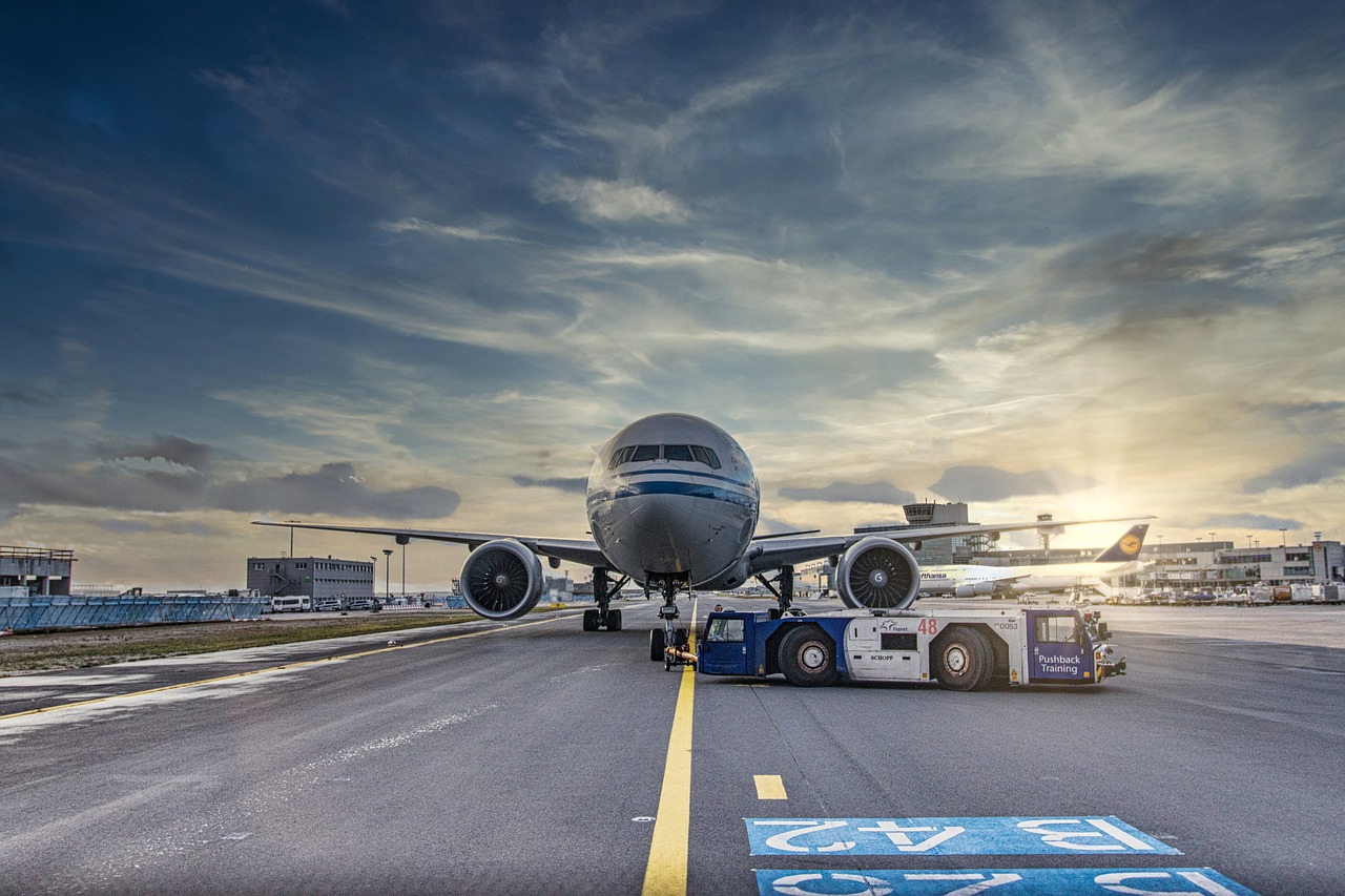 Jakie są największe wady i zalety podróżowania tanimi liniami lotniczymi?