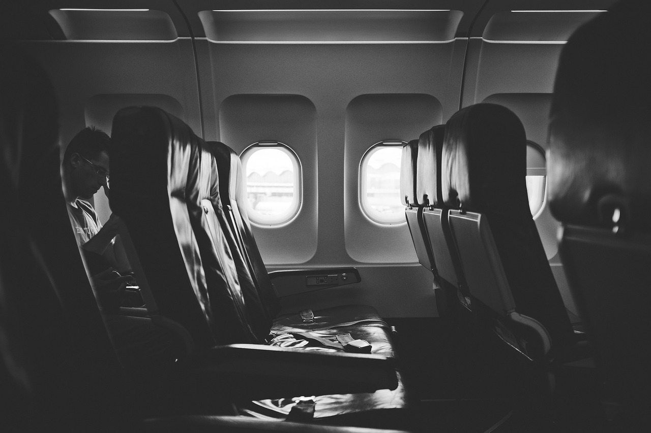 Jakie są najbezpieczniejsze miejsca na pokładzie samolotu?